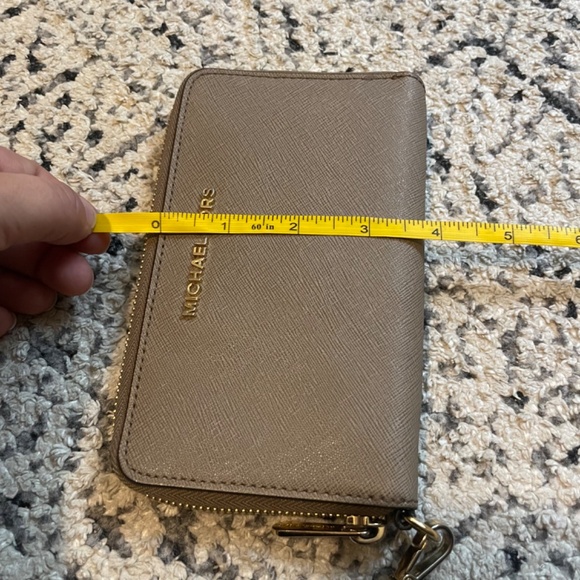 Michael Kors wristlet wallet tan - Picture 5 of 5